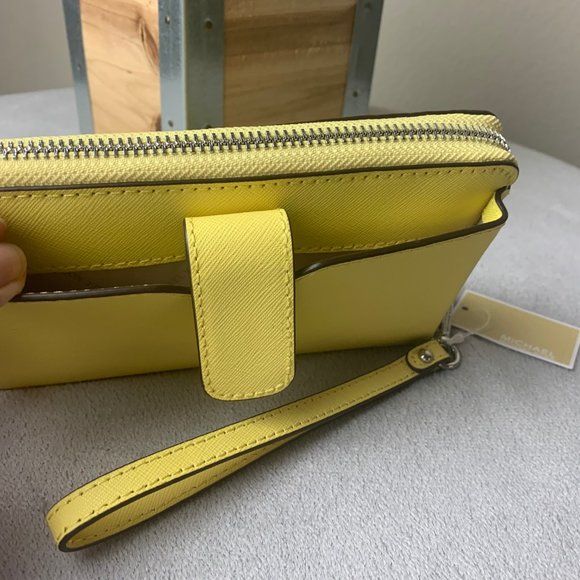 Michael Kors JST MD ZA Phone Holder - Picture 2 of 5